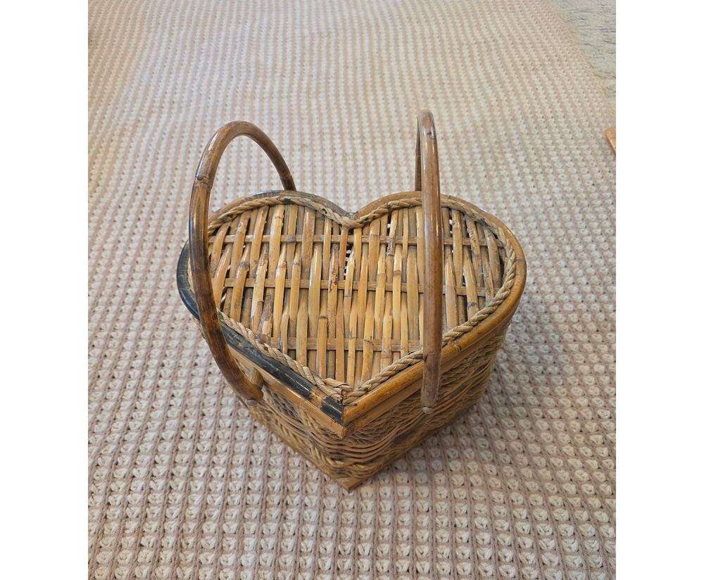 VTG Made in Philippines Heart-Shaped Hard Sided Wicker Picnic Basket Handles